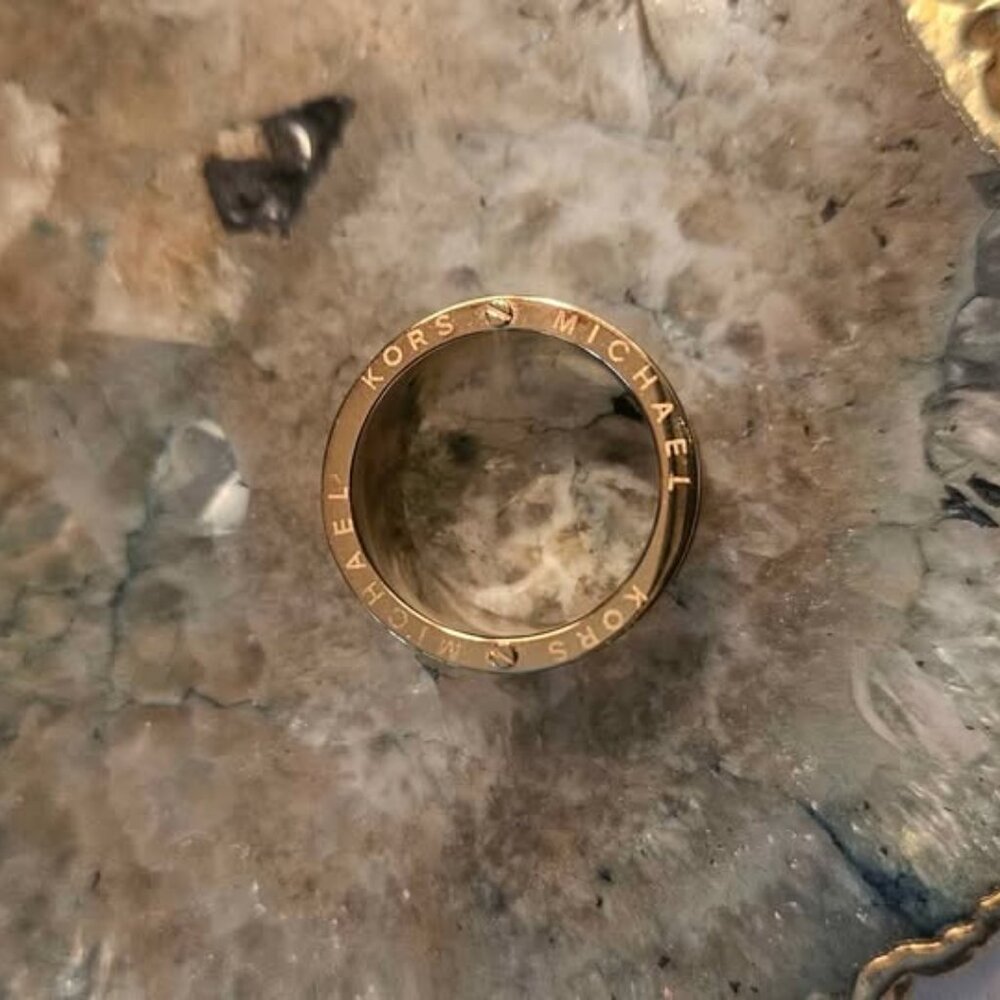 Michael Kors Brilliance Pave Baguette Barrel Ring $115 Two Tone Gold SZ 8 - Picture 3 of 3